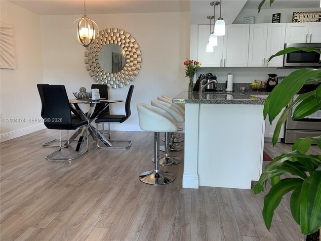 Foto del edificio - 8660 SW 212th St