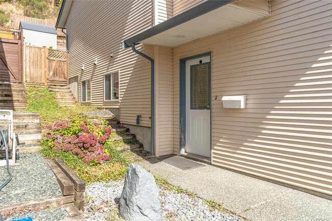 Building Photo - 4808 Fairbrook Crescent