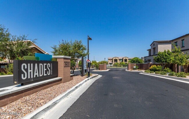 Foto del edificio - 3900 E Baseline Rd