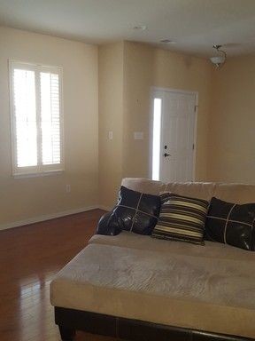 Building Photo - Luxury Townhouse with media / office 1st floo