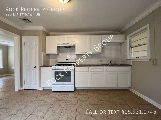 Building Photo - Must See 2 Bedroom Home *$400 Off First Mo...