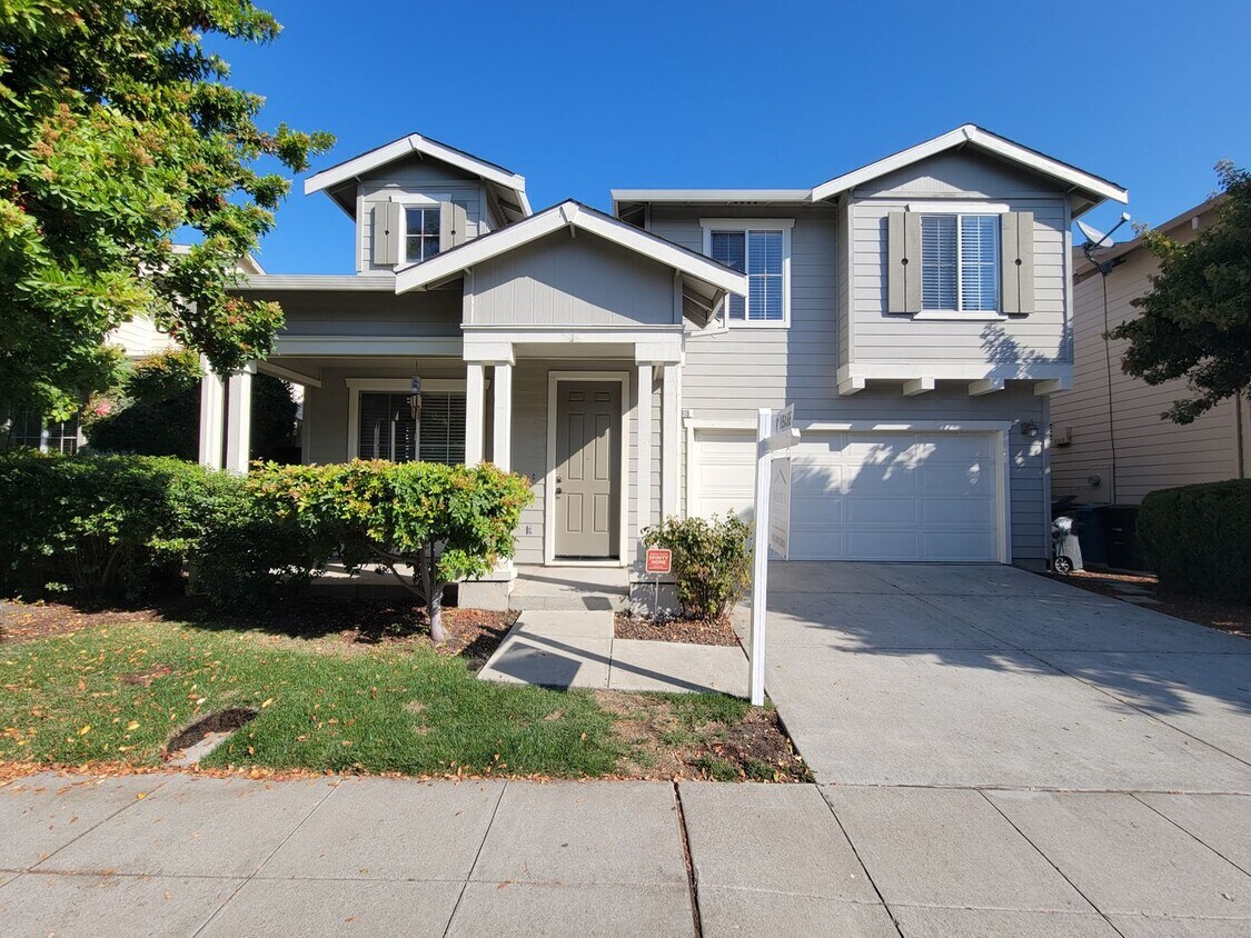 Foto principal - Large Single Family Home in Desirable Univ...
