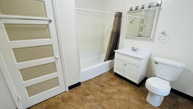 Foto del edificio - Key Investments-1315 N. State St.