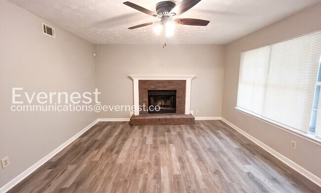 Building Photo - 3 Bed/2 Bath Spacious Home with Modern Features and Garage Parking! / Available Now!