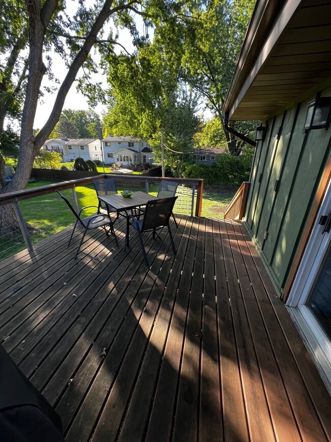 Building Photo - 1720 49th Ave NE