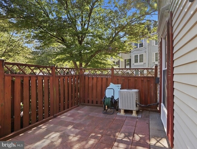 Photo - 40 Whitechurch Court Unit Townhome
