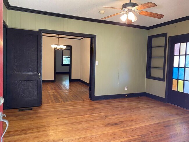 Building Photo - 1925 Windsor Ave