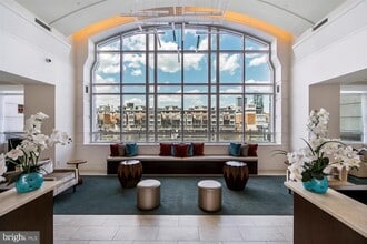 Building Photo - 100 Harborview Dr