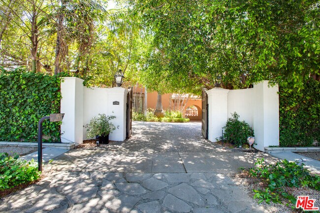 Foto del edificio - 13664 Sunset Blvd