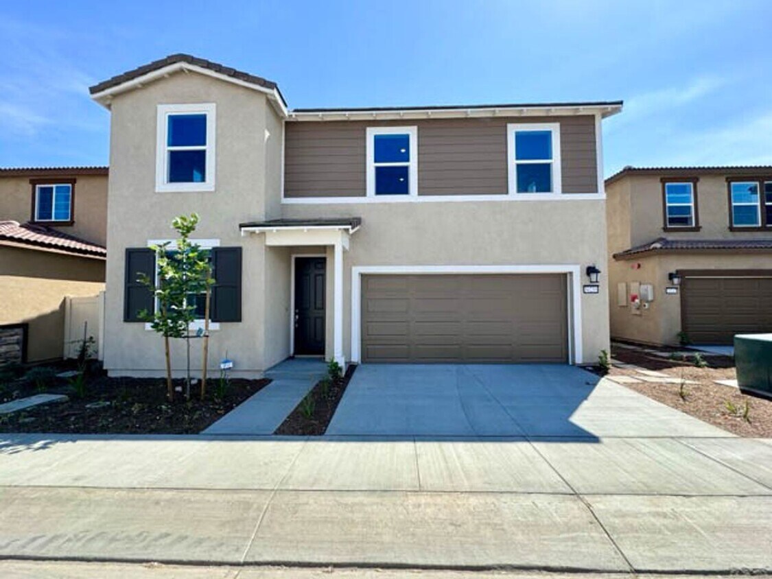 Foto principal - BRAND NEW 4 bedroom Murrieta home availabl...