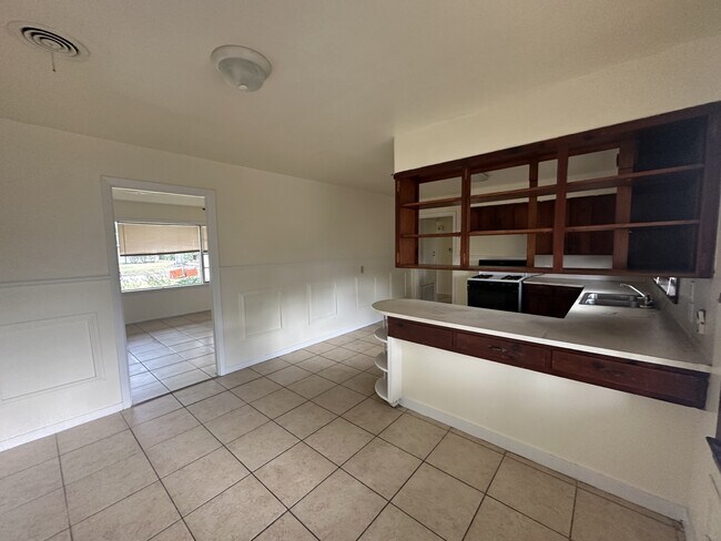 Building Photo - 5625 Shivers Dr