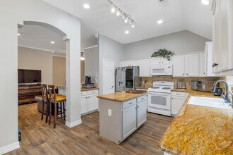 Building Photo - 16115 Charter Rock Dr