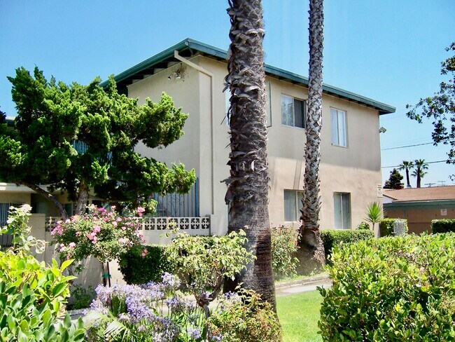 Foto del edificio - 4900 Woodman Ave