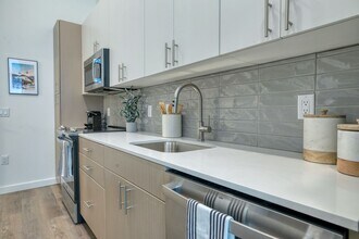 Interior Photo - Hamilton Crossing