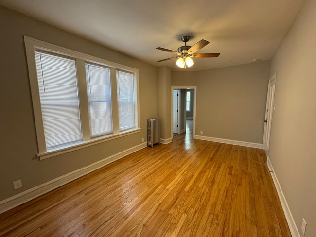 Living Room - 1507 W Schreiber Ave