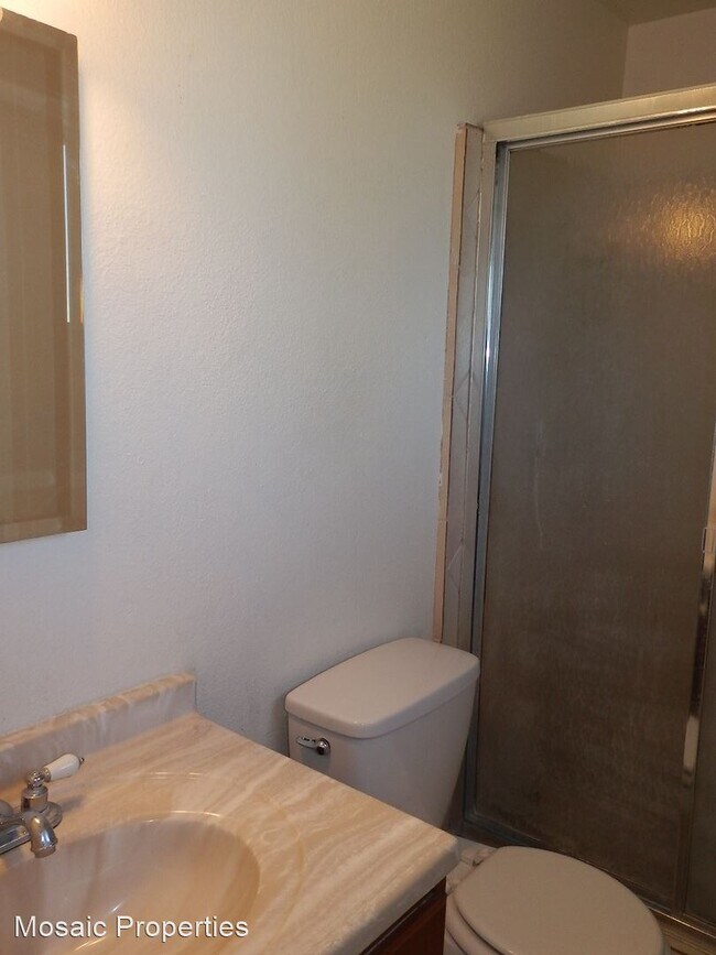 Building Photo - 3 br, 2 bath House - 426 E. 8th Avenue