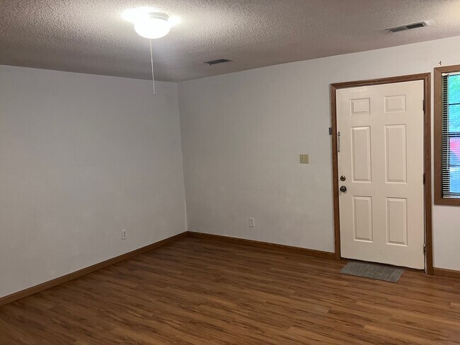 Foto del edificio - 6306 Fairfield Rd