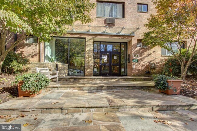 Foto del edificio - 2325 42nd St NW