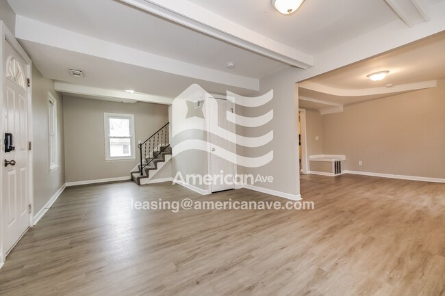 Building Photo - 901 S Leslie Ave