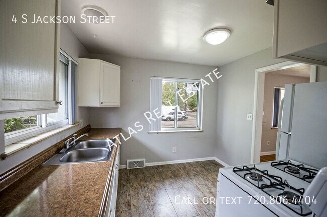 Building Photo - Cherry Creek Duplex! 2 bed, 1 bath! SEE IT...