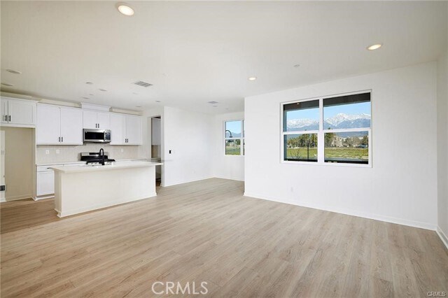 Foto del edificio - 944 N Divino Privado