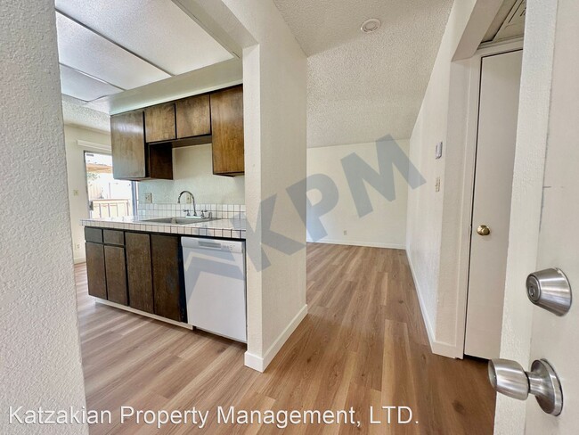 Building Photo - 2 br, 1 bath House - 328 Northbank Ct. #29