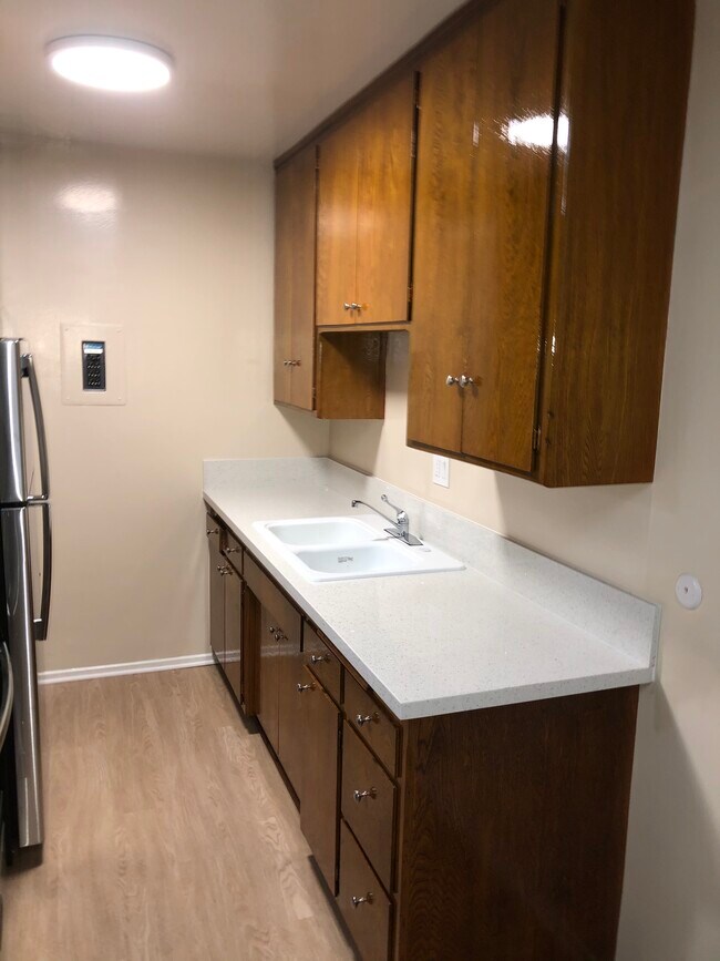 Foto del edificio - 567 N Holliston Ave