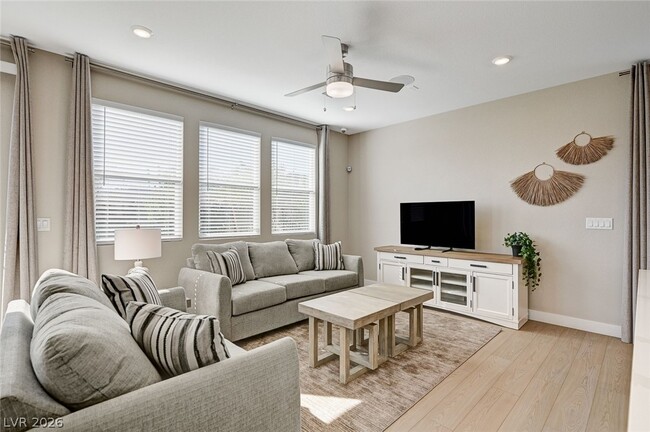 Building Photo - 10029 Luna River Ave