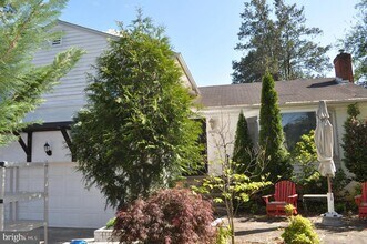 Building Photo - 6000 Greentree Rd