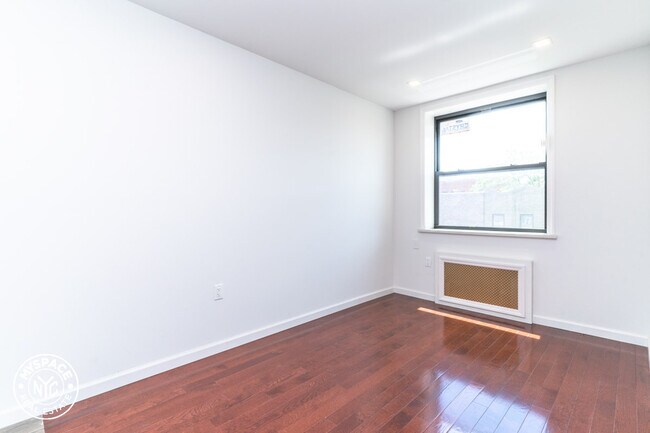 Building Photo - 323 49th St