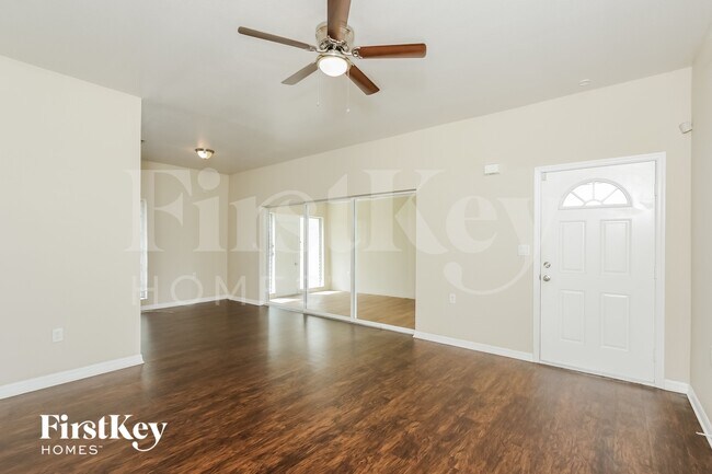 Foto del edificio - 22363 Catherine Ave
