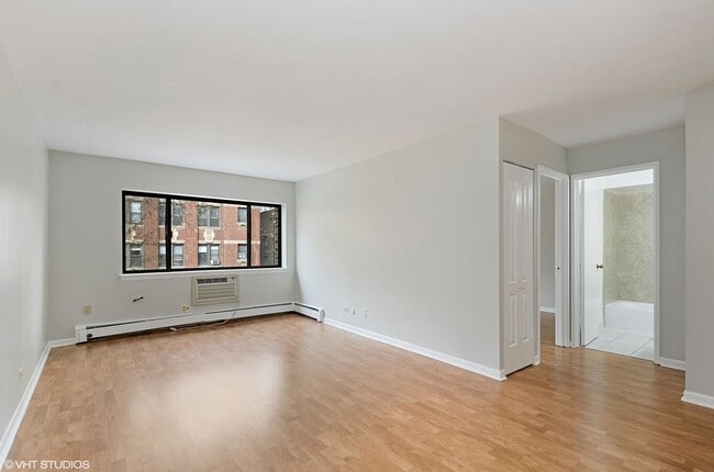 Foto del edificio - 3620 N Pine Grove Ave