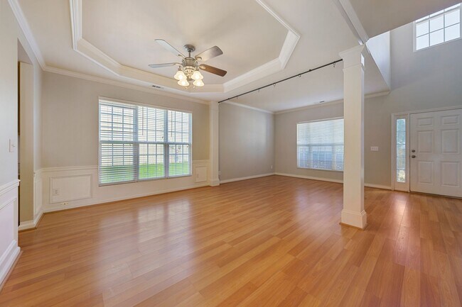 Foto del edificio - APPLICATION RECEIVED!!! Stunning 4-Bedroom...