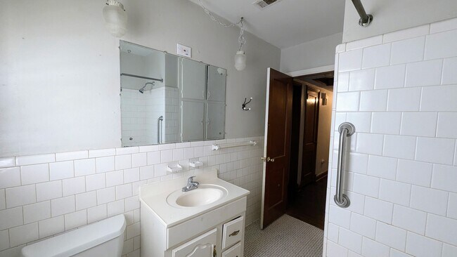 Foto del edificio - 132 W Wareingwood Dr