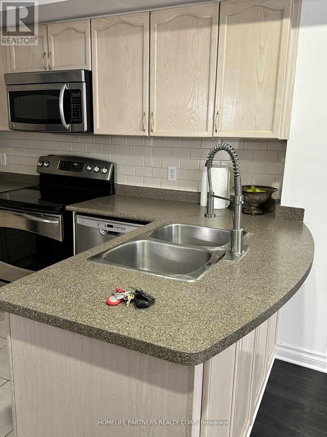 Building Photo - 605 Shoreline Dr