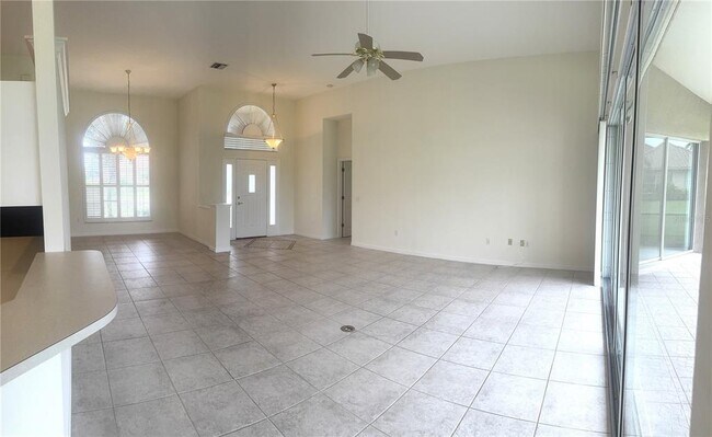 Foto del edificio - 664 Silk Oak Dr