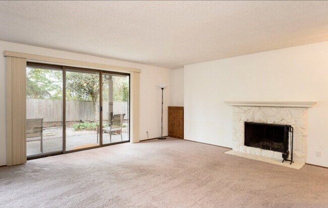 Building Photo - 1511 Eagle Ridge Dr S