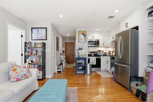 Building Photo - 95 Gainsborough St