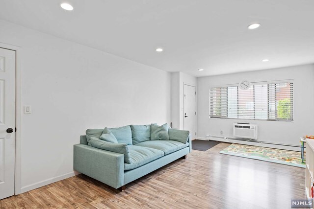 Foto del edificio - 1315 Anderson Ave