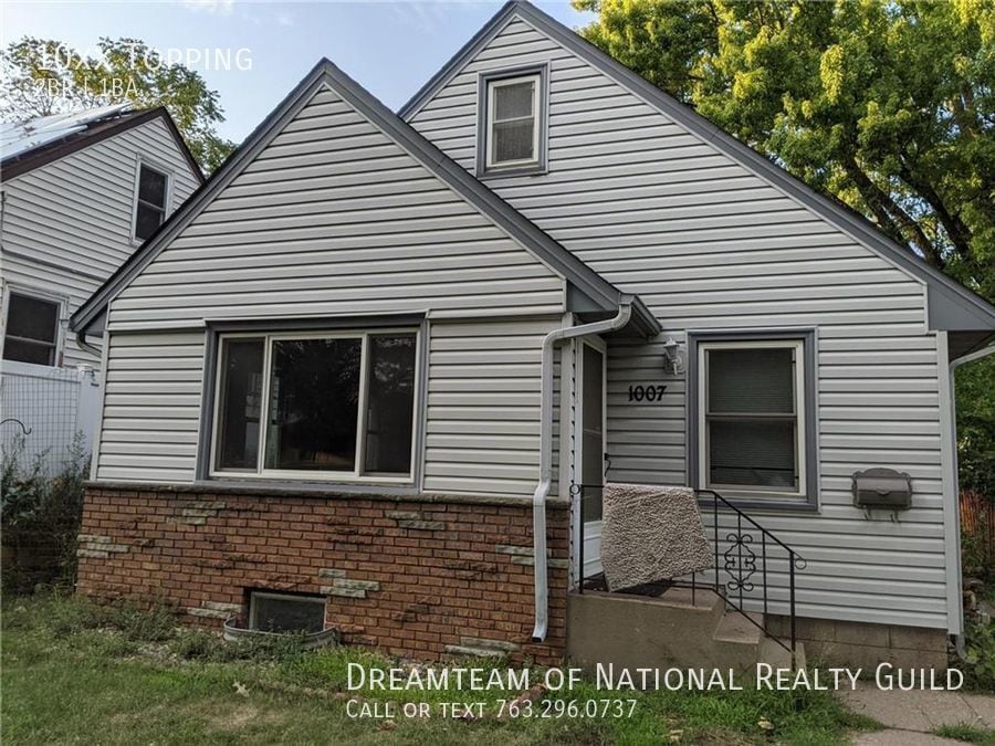 Primary Photo - 1225 Estabrook Dr