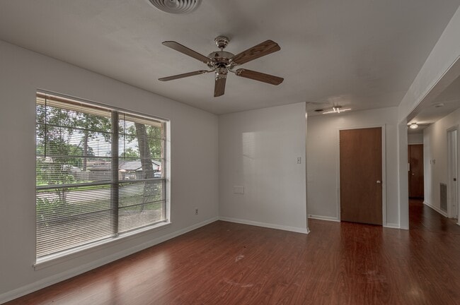 Foto del edificio - 2328 Ave N 1/2