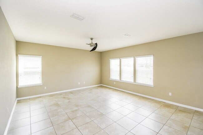 Building Photo - 918 Glendale Ln