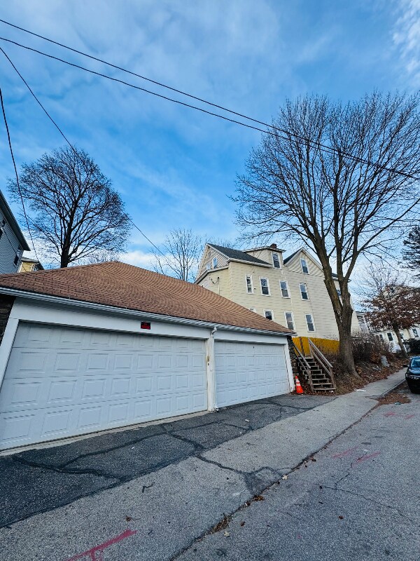 Building Photo - 184 Vernon St