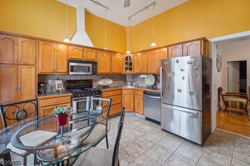 105 Jefferson St, Newark, NJ 07105 Room for Rent in Newark, NJ