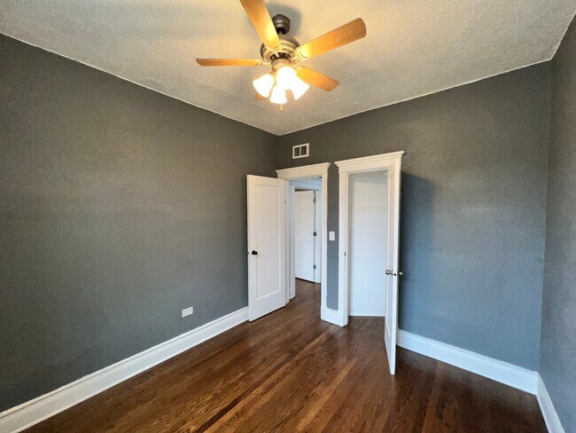 Foto del edificio - 5909 S Calumet Ave
