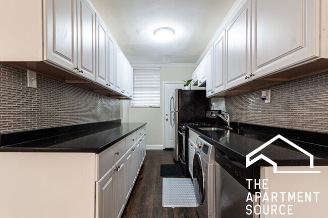 Photo - 732 W Roscoe St Apartment