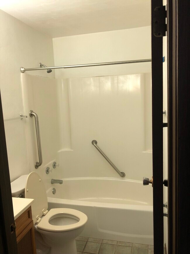 Bathroom - 115 Pendleton St