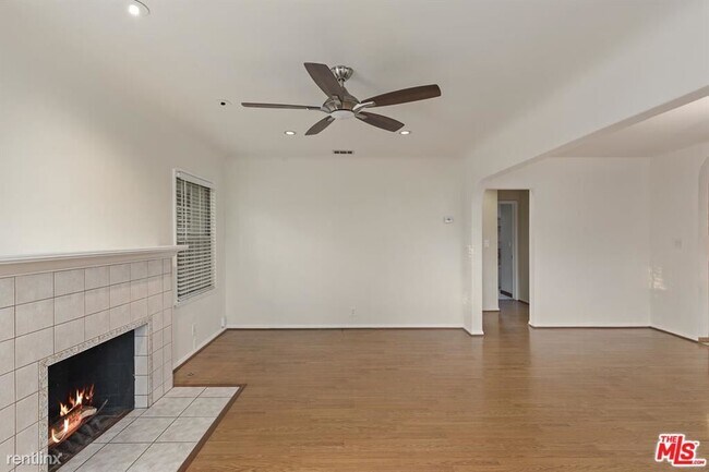 Foto del edificio - 4 br, 4 bath House - 8408 Airlane Ave