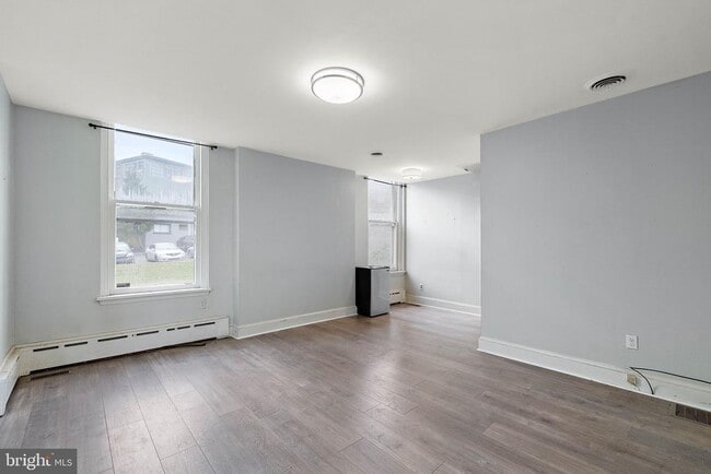 Building Photo - 1410 Delaware Ave