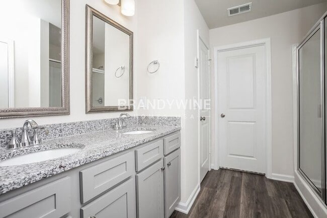 Foto del edificio - NEW Rental Rate LEASING SPECIAL Market ren...